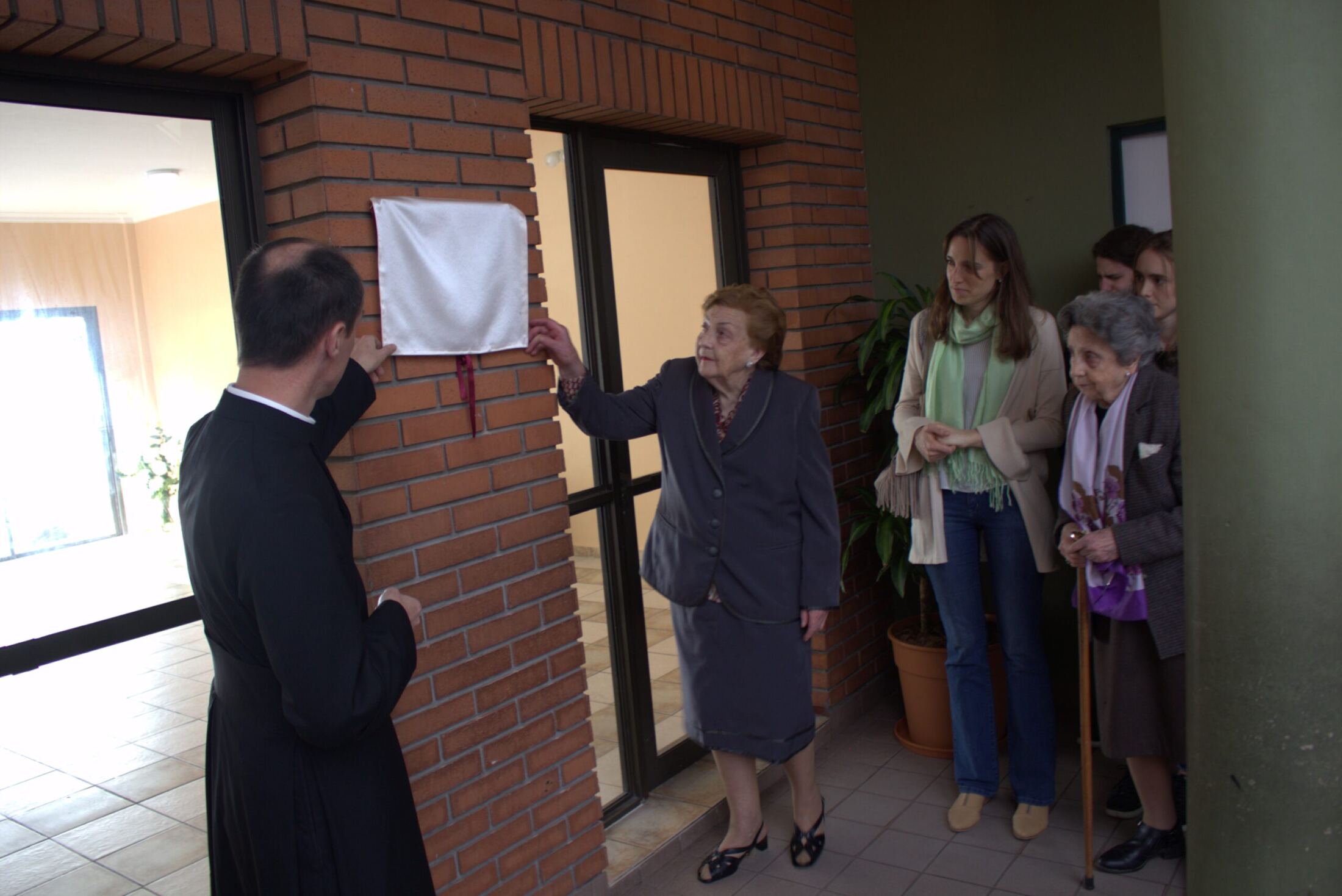 Colocación de la placa recordatoria